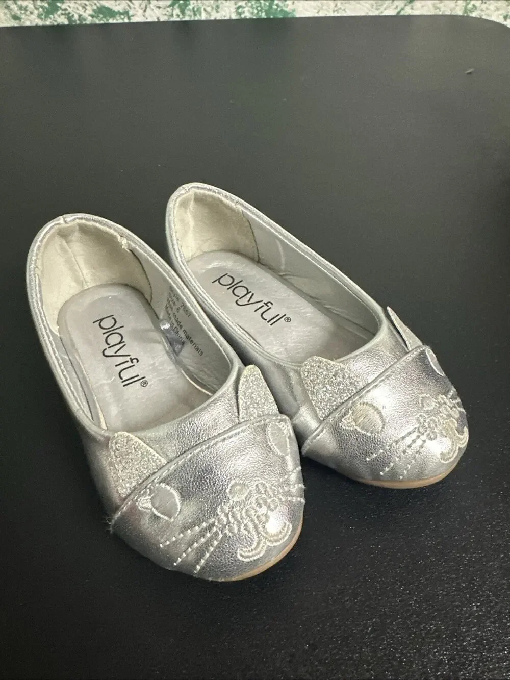 Playful Cat Shoes Size 6 Girls Silver